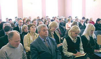 В зале конференции