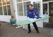 В Самаре носить пациентов на вызовах заставили фельдшеров и водителей скорой помощи