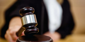 Врач в Москве сделал подпольное удостоверение ради прибавки к зарплате